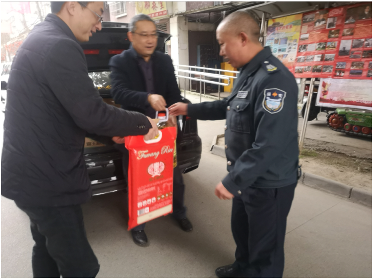 集團(tuán)開(kāi)展困難職工走訪慰問(wèn)活動(dòng)