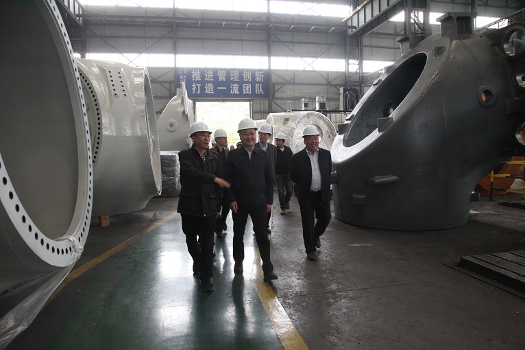 德陽(yáng)市委常委、統(tǒng)戰(zhàn)部部長(zhǎng)何明俊蒞臨仟坤集團(tuán)調(diào)研復(fù)工復(fù)產(chǎn)情況