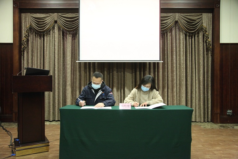 航發(fā)科技葉片分廠黨委與鑫坤機械黨支部召開黨建共建簽約儀式，發(fā)揮黨組織作用，共建促發(fā)展